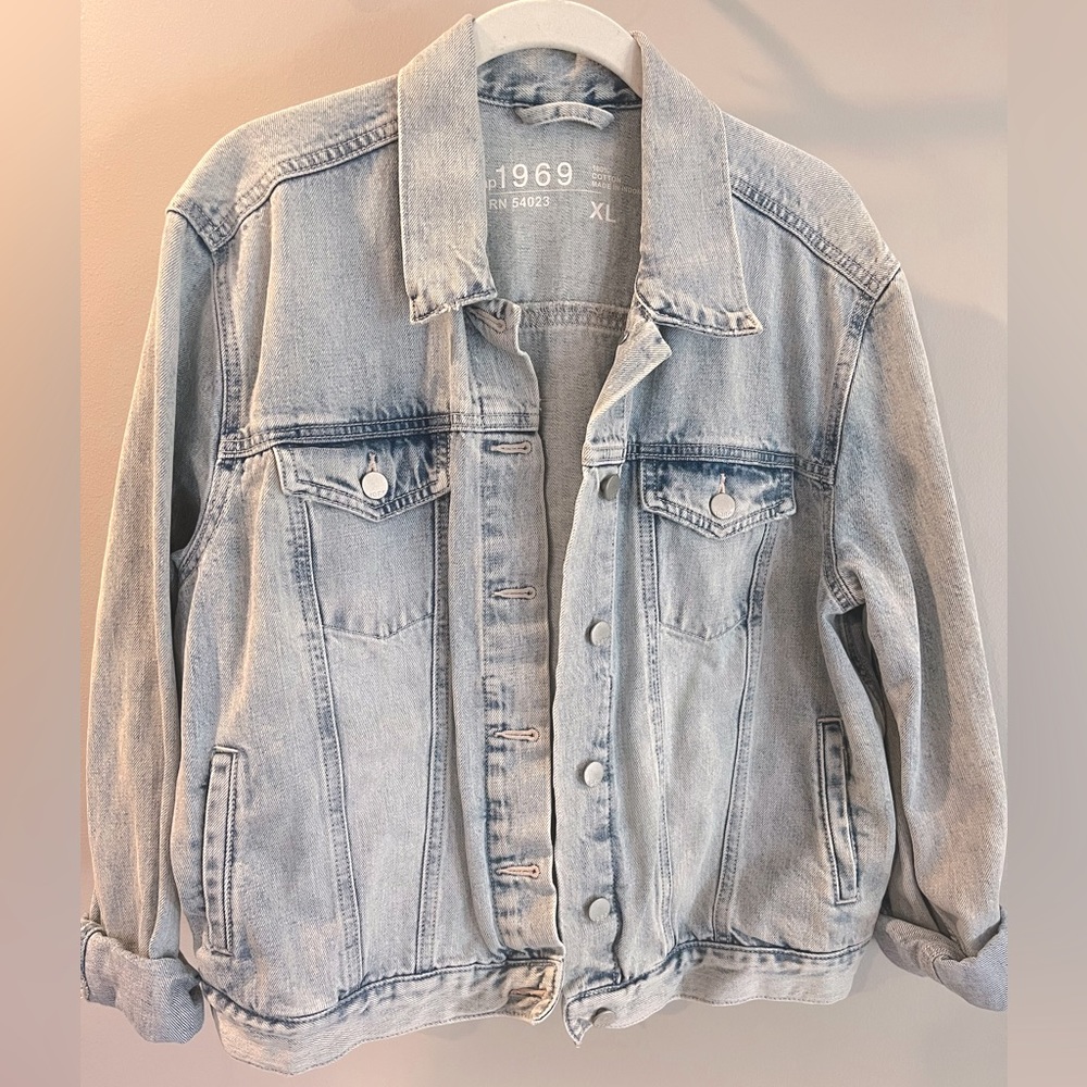 GAP Light Wash Blue Denim Jean Jacket